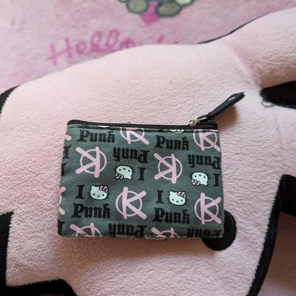 Hello Kitty punk coin purse - Picture 3 of 5